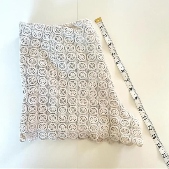 Summer Neutral Floral Eyelet Circle Lace Shorts Medium - Picture 4 of 7